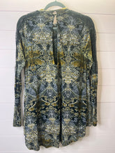 Load image into Gallery viewer, Medium Free People Spliced Hem Lace Top
