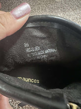 Load image into Gallery viewer, Size 9 Maurice’s Black Heeled Ankle Booties
