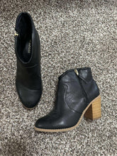 Load image into Gallery viewer, Size 9 Maurice’s Black Heeled Ankle Booties
