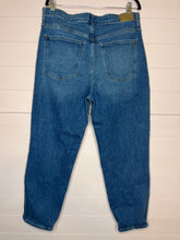 Load image into Gallery viewer, Size 33 Madewell Vintage Perfect Straight Plus Size Denim Jeans
