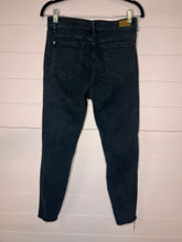 Load image into Gallery viewer, Size 7/28 Judy Blue Black Skinny Distressed Skinny Jeans With Leopard Patches
