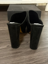 Load image into Gallery viewer, Size 9 NIB Gabrielle Union Black Mules
