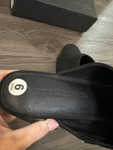 Load image into Gallery viewer, Size 9 NIB Gabrielle Union Black Mules
