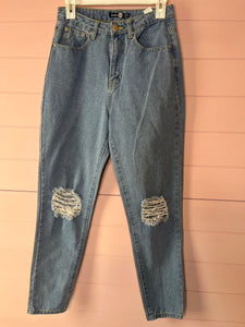 Size 4 Boo Hoo HIGH WAISTED RIPPED KNEE MOM JEANS