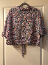 Load image into Gallery viewer, Size 20 Eloquii Button Up Crop Top
