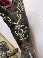 Load image into Gallery viewer, Size 7 Pecos Bill Cowgirl Forever Pointy Toe Cowboy Boots
