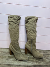 Load image into Gallery viewer, Size 8 Steve Madden Taupe Fedora Knee High Boots
