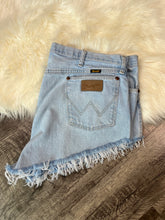 Load image into Gallery viewer, Wrangler Vintage Plus Size Cut Off Denim Shorts
