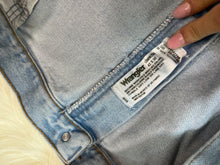 Load image into Gallery viewer, Wrangler Vintage Plus Size Cut Off Denim Shorts

