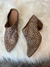 Load image into Gallery viewer, 6.5 Universal Thread Leopard Dot Heeled Slip On Mules
