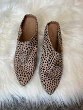 Load image into Gallery viewer, 6.5 Universal Thread Leopard Dot Heeled Slip On Mules
