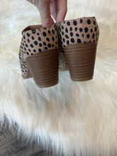 Load image into Gallery viewer, 6.5 Universal Thread Leopard Dot Heeled Slip On Mules
