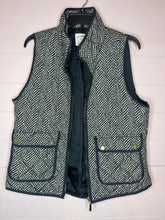 Load image into Gallery viewer, Large Cambridge Black &amp; Tan Quilted Puffer Vest
