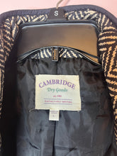 Load image into Gallery viewer, Large Cambridge Black &amp; Tan Quilted Puffer Vest
