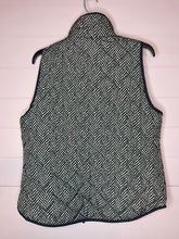 Load image into Gallery viewer, Large Cambridge Black &amp; Tan Quilted Puffer Vest
