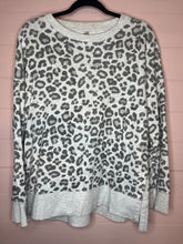 Load image into Gallery viewer, XL Green Tea Leopard Sweatshirt
