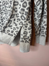 Load image into Gallery viewer, XL Green Tea Leopard Sweatshirt
