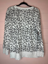 Load image into Gallery viewer, XL Green Tea Leopard Sweatshirt
