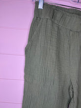 Load image into Gallery viewer, Medium Sincerely Jules Sage Green Cotton Gauze Pants
