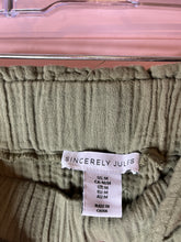 Load image into Gallery viewer, Medium Sincerely Jules Sage Green Cotton Gauze Pants
