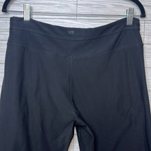 Load image into Gallery viewer, Medium Lucy Black Short Cropped High Rise Yoga Pants
