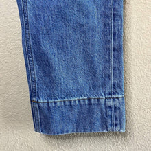 Load image into Gallery viewer, Size 25 Closed High Rise Cropped Denim Jeans
