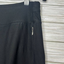 Load image into Gallery viewer, Medium Lucy Black Short Cropped High Rise Yoga Pants
