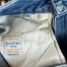 Load image into Gallery viewer, Size 25 Closed High Rise Cropped Denim Jeans
