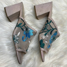 Load image into Gallery viewer, Sz 9.5 Seychelles Anthropologie Embroidered Floral Slip On Heel Sandals Shoes
