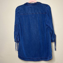Load image into Gallery viewer, Petite Small Soft Surroundings Petite Denim Button Front Top
