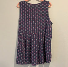 Load image into Gallery viewer, Torrid GREY MANDALA GEORGETTE HI-LO TANK
