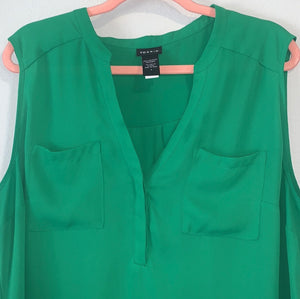 Torrid HARPER - GREEN GEORGETTE SLEEVELESS BLOUSE