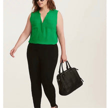 Load image into Gallery viewer, Torrid HARPER - GREEN GEORGETTE SLEEVELESS BLOUSE
