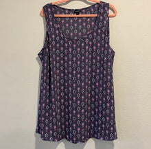 Load image into Gallery viewer, Torrid GREY MANDALA GEORGETTE HI-LO TANK
