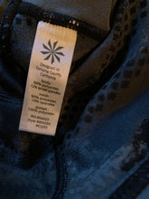 Load image into Gallery viewer, Athleta | Black &amp; Gray Cropped Leggings
