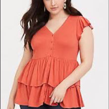 Load image into Gallery viewer, Size Medium Torrid Burnt Orange SUPER SOFT BUTTON-FRONT TIERED BABYDOLL TOP
