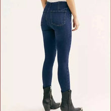 Load image into Gallery viewer, Size 30 We The Free Dark Wash High Rise Raw Hem Frayed Skinny Jegging Jeans
