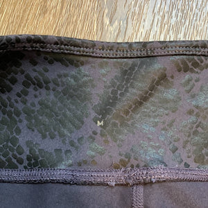 Size Medium Fabletics Shiny Black & Purple Snake Print Cropped Leggings