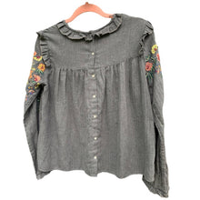 Load image into Gallery viewer, Size Small Zara Floral Embroidered Ruffle Blouse
