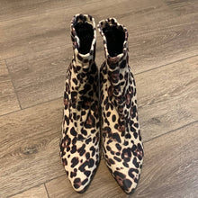 Load image into Gallery viewer, Size 9 Cape Robbin White Leopard Pointy Toe Boots
