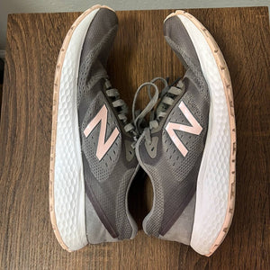 Size 9 New Balance Gray Pink White Running Tennis Shoes