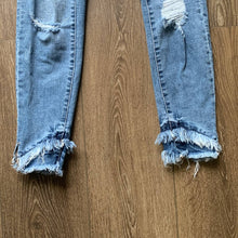 Load image into Gallery viewer, Size 5 KanCan Loveland Mid Rise Distressed Fray Hem Skinny Cropped Ankle Jeans
