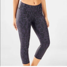 Load image into Gallery viewer, Size Medium Fabletics Shiny Black &amp; Purple Snake Print Cropped Leggings
