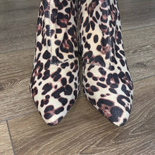 Load image into Gallery viewer, Size 9 Cape Robbin White Leopard Pointy Toe Boots
