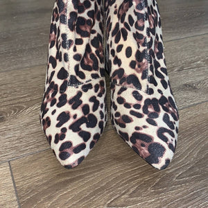 Size 9 Cape Robbin White Leopard Pointy Toe Boots
