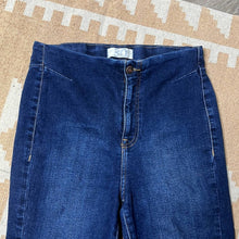 Load image into Gallery viewer, Size 30 We The Free Dark Wash High Rise Raw Hem Frayed Skinny Jegging Jeans
