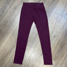 Load image into Gallery viewer, Small Aerie Maroon 7/8 Leggings
