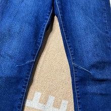 Load image into Gallery viewer, Size 30 We The Free Dark Wash High Rise Raw Hem Frayed Skinny Jegging Jeans
